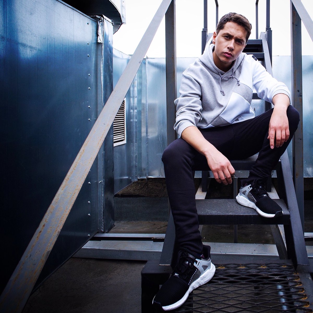 Karol_LuceroV's tweet image. Nada es imposible si te lo propones... adidascl #imposibleisnothing #phtooftheday instagram.com/p/BkgmgcKlAwj/