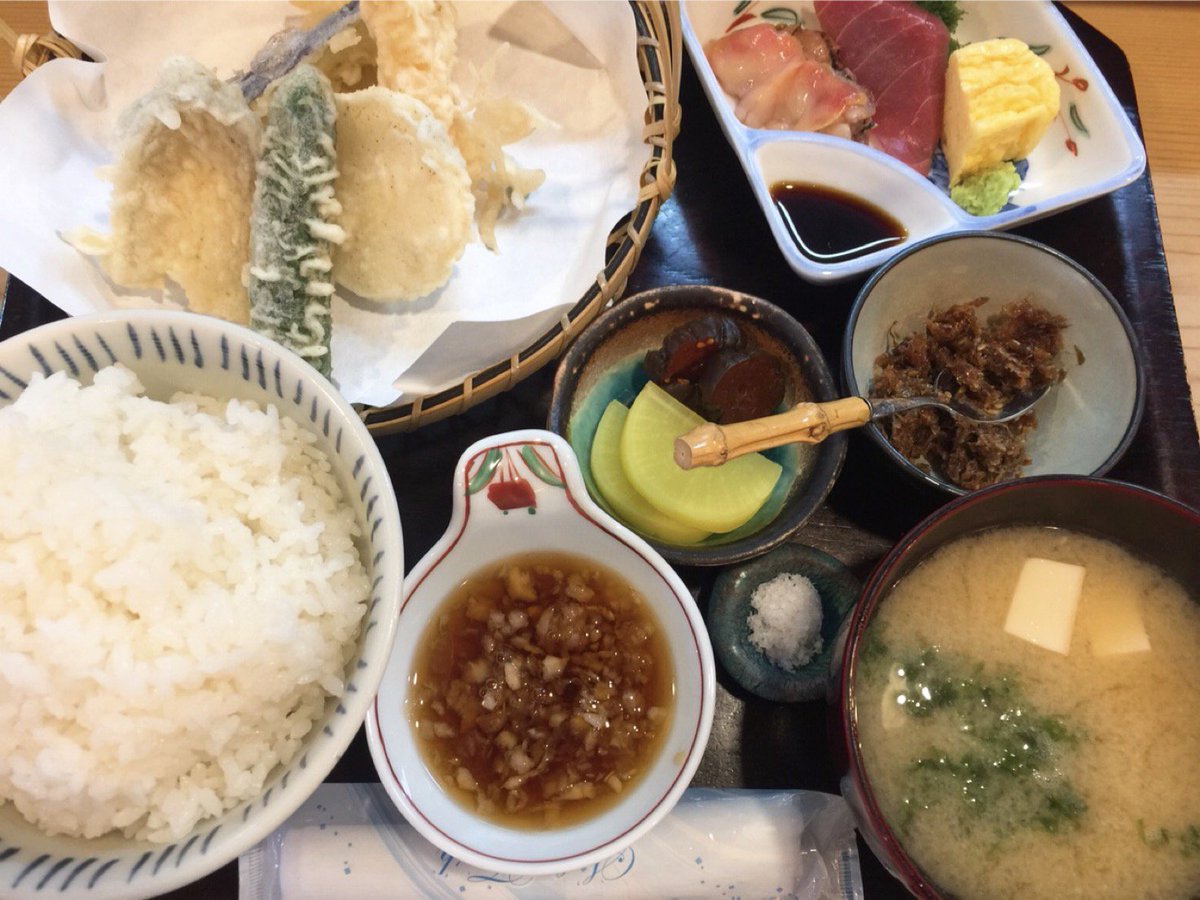 青春出版社 若松河田ランチ 今日のランチは 老舗の天ぷら屋さんの定食 自家製ふりかけが絶品です 天ぷら定食 老舗ランチ 若松河田 曙橋 早稲田