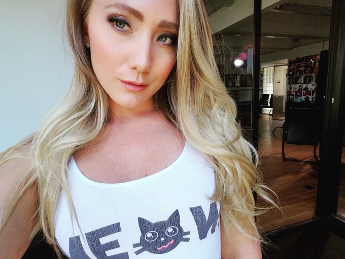 Meow ? https://t.co/w93MT07dEb