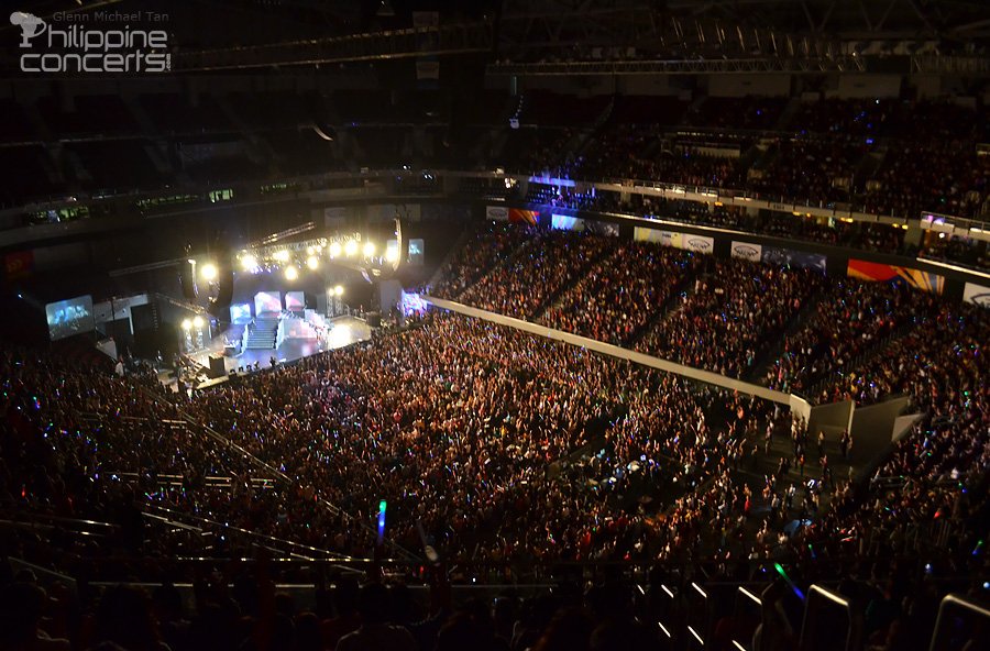 Let's talk about the 25k tickets that sold out in less than an hour in manila. Enjoy #tour6 <a href="/paramore/">paramore</a> <a href="/itstayloryall/">taylor york</a> @yelyahwilliams <a href="/zacfarro/">Zac Farro</a>