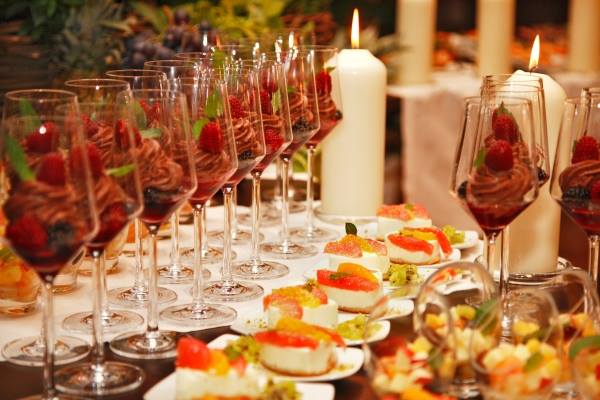 Rosendomizil's tweet photo. Feierliche Feste im Familienkreis, von der Geburt bis zur Goldenen Hochzeit, Traumwochenenden zu zweit oder rauschende Ballnächte – wir schaffen unvergessliche Erlebnisse, die keine Wünsche offen lassen: https://t.co/75RLFNQksZ | https://t.co/tWEhvxSTyb 
#seenplatte #landundleben https://t.co/CdXne71KGA