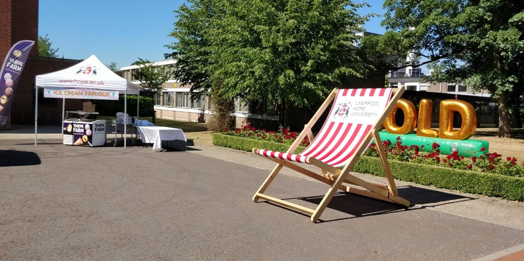 LiverpoolHopeUK's tweet photo. The sun is shining on our #Hopenday! We hope you have an amazing day and donβt forget to grab an ice cream! π¦#proudtobehope https://t.co/P4OnirLlhG