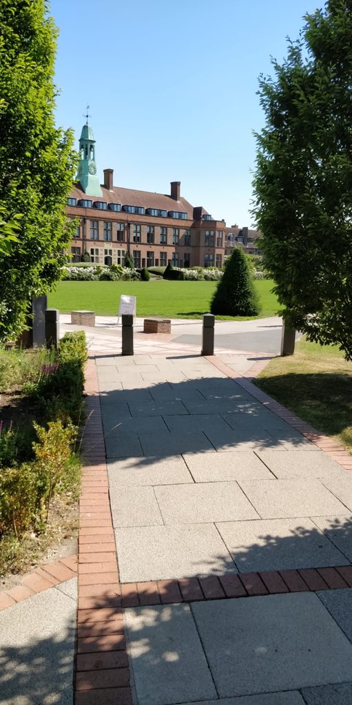 LiverpoolHopeUK's tweet photo. The sun is shining on our #Hopenday! We hope you have an amazing day and donβt forget to grab an ice cream! π¦#proudtobehope https://t.co/P4OnirLlhG