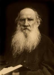 İnsanların çoğu onu yapıyor diye yanlış, yanlış olmaktan çıkmaz. 

Tolstoy