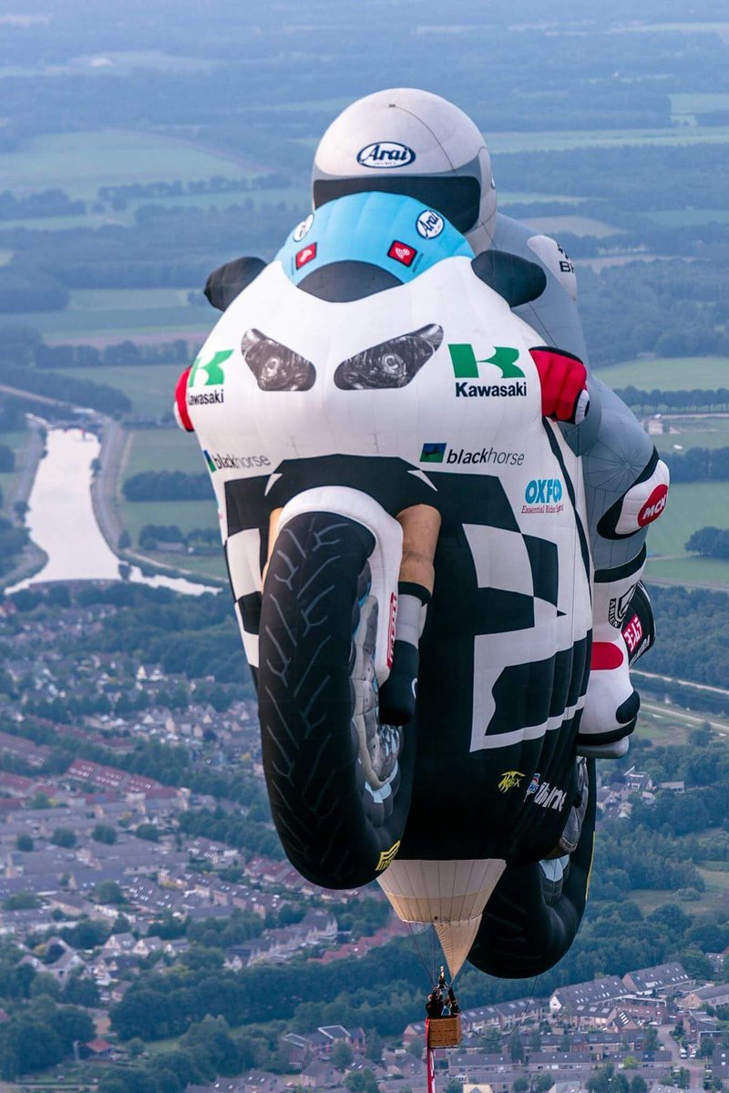 balloontt's tweet photo. Het TT BALLOONFESTIVAL,
Vanavond bij de TT HALL.
Aanvang 19.00 uur modelballonnen en 20.00 uur heteluchtballonnen. https://t.co/LRkn6LdWfY