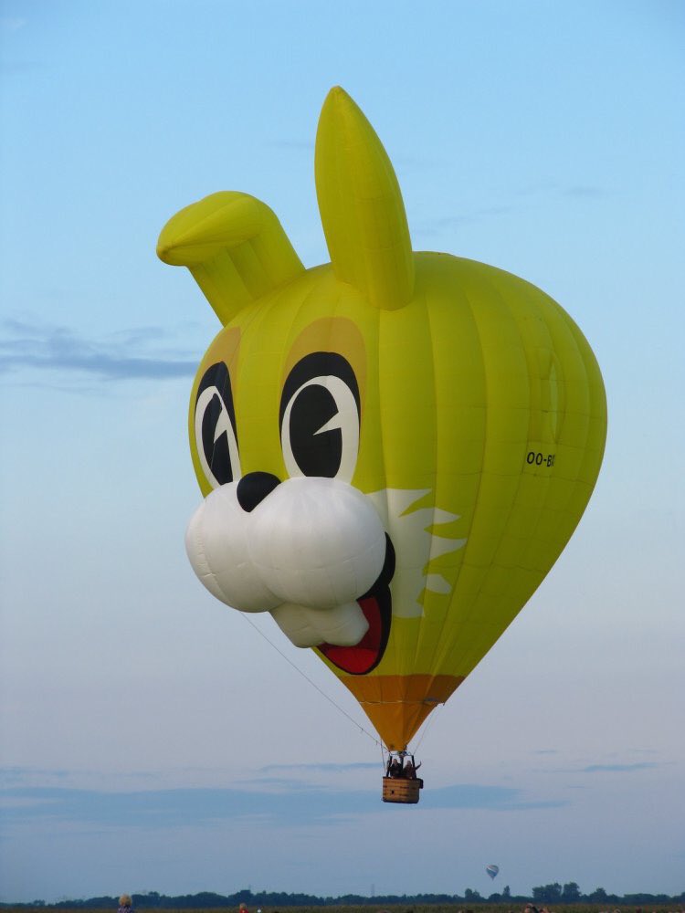 balloontt's tweet photo. Het TT BALLOONFESTIVAL,
Vanavond bij de TT HALL.
Aanvang 19.00 uur modelballonnen en 20.00 uur heteluchtballonnen. https://t.co/LRkn6LdWfY