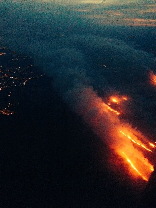 Pics from Saddleworth Moor are astoundingly apocalyptic mirror.co.uk/news/uk-news/b…