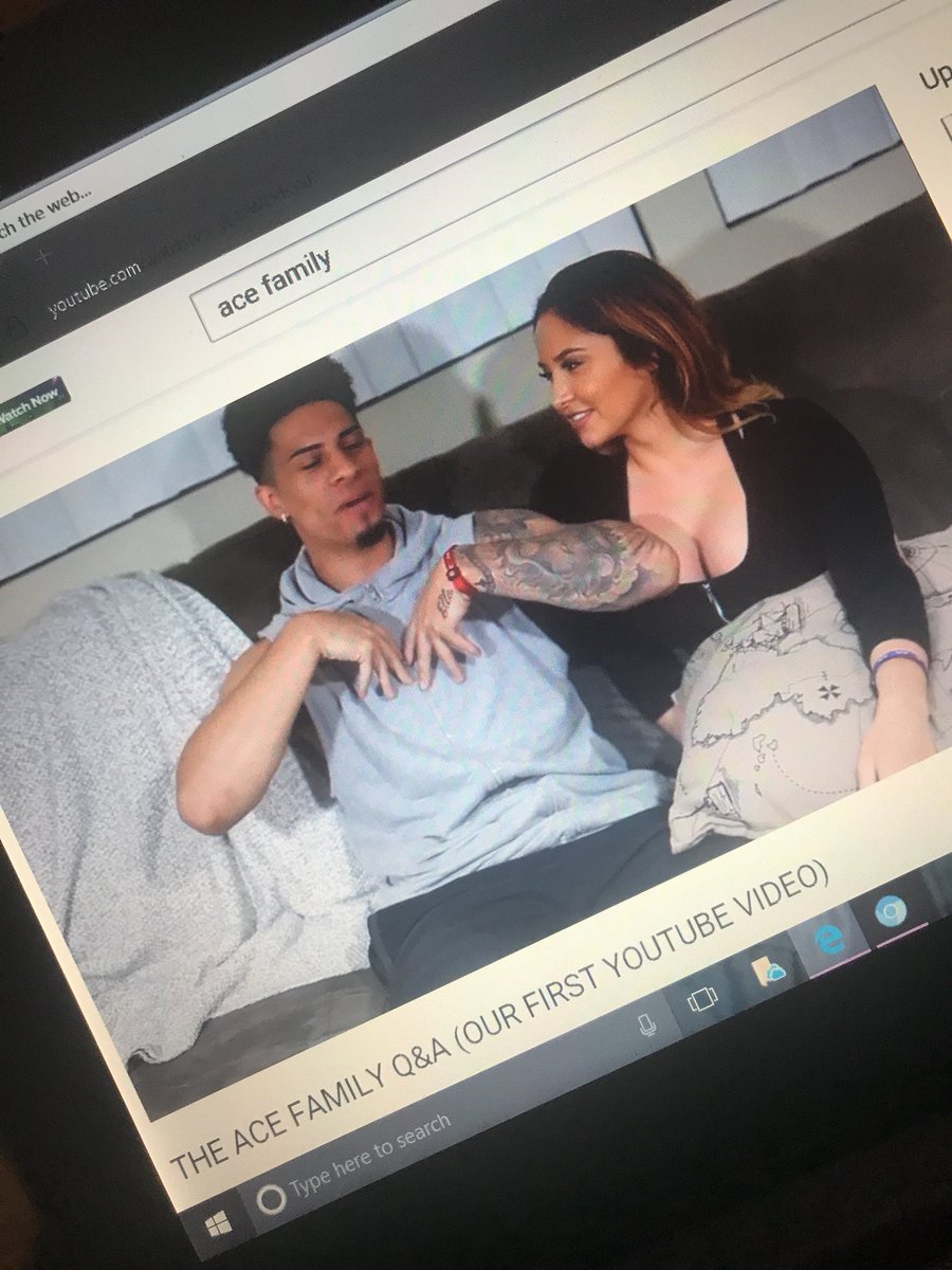 thegreatelise's tweet image. Get a girl who looks at you like how @CatherinePaiz looks at @AustinMcbroom 😍😍💕💕❤️😘 y’all this video is so cute can’t believe how much they grew over these years 💕💕🙈🙈 #acefamily #firstyoutubevideo #QandA #catherinepaiz #austinmcbroom
