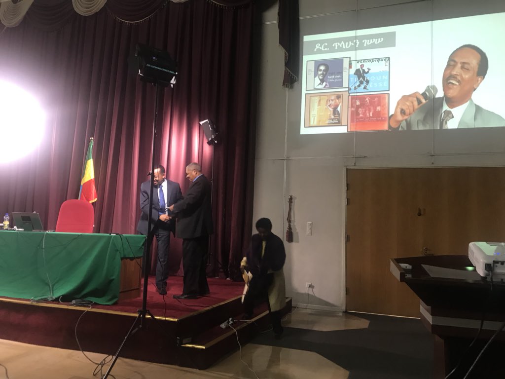 fitsumaregaa's tweet photo. HE PM Abiy Ahmed met The Art community & shared that Art has indispensable role in nourishing our cultural life, love, forgiveness and togetherness. The role of the artist is to be a guardian of truth and justice and creatively reveal the richness of our national life. #Ethiopia. https://t.co/14mrwF1yws