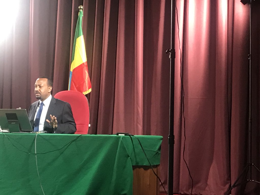 fitsumaregaa's tweet photo. HE PM Abiy Ahmed met The Art community & shared that Art has indispensable role in nourishing our cultural life, love, forgiveness and togetherness. The role of the artist is to be a guardian of truth and justice and creatively reveal the richness of our national life. #Ethiopia. https://t.co/14mrwF1yws