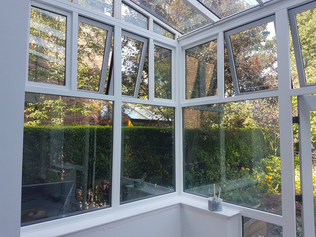 iaincherrie's tweet photo. I've not been using @Staalmeester for that long probably around 3 to 4 months but I've hammered them in that time and they are still great to use. Not tried them in oil yet though. Currently using @JohnstonesTrade 👍 #didsbury #qualitydecorating #decorating https://t.co/GuNcF420Vb