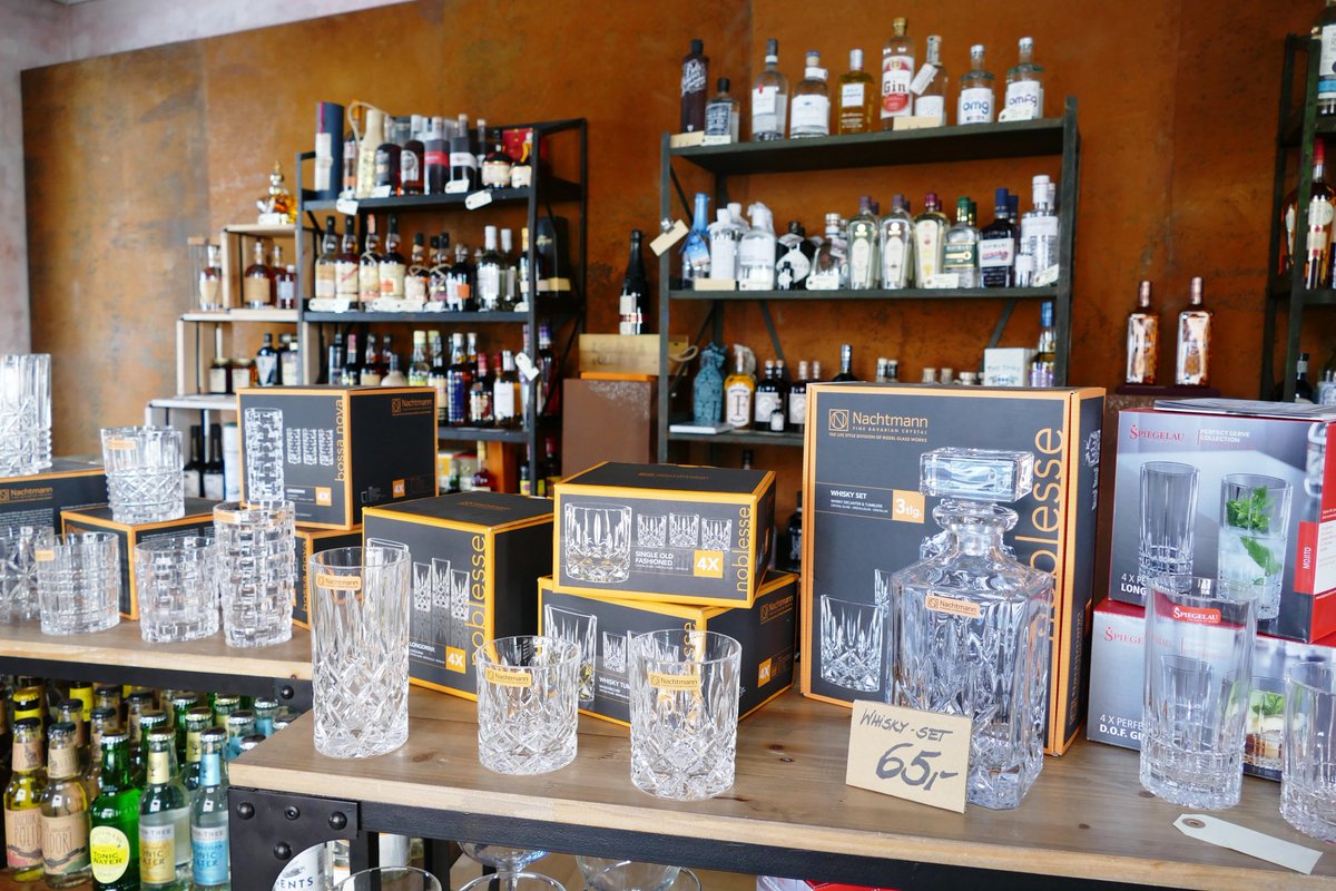 Visit_Karlsruhe's tweet photo. Wir sagen Tschüss @NickNoraDe 🙋‍♀️Einer der ersten Cocktail Concept Stores Deutschlands öffnet von morgen bis Samstag zum letzten Mal die Türen für euch! Kommt vorbei, es warten leckere #Cocktails und Sonderangebote auf euch 😍 https://t.co/awbzTY9BhA https://t.co/Dbj3jPZwIF