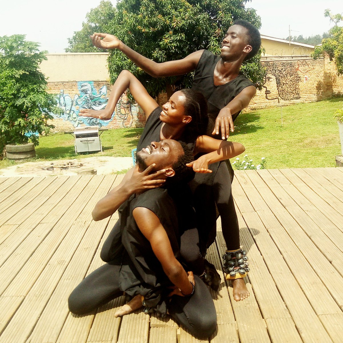 afrobysoul's tweet photo. One of Rwanda best kept secret is hidden in the cultural & artistic expression of its people. Rwandan dancers r feline, elegant, ethereal, they sway, they glide, they float, they twirl. New creative projects are coming up so stay tuned #UNIDance #Creative #culture #VisitRwanda https://t.co/ubaUwgDJzY