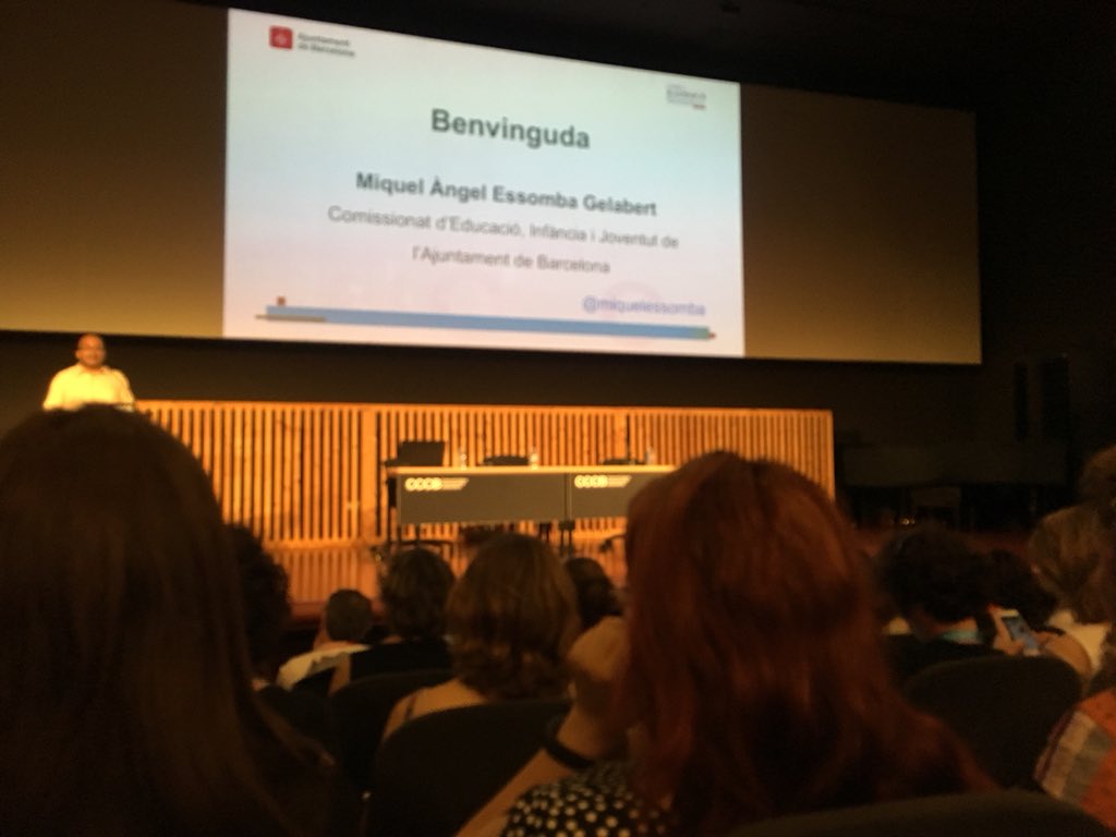 anellides's tweet photo. La #jornada d’avui dedicada al coneixement ens permet parlar d’#educació i #cultura. L’entorn #cultural educatiu ha de ser #colectiu, compartint-lo amb els altres! El #barri és la comunitat que garanteix el #dret a la #Cultura @miquelessomba @bcn_pedagogica #teixintvincles https://t.co/0lq5eHBRdw