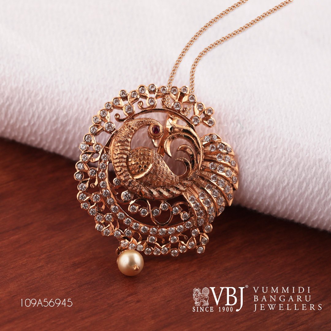 Extremely charming! Classy and traditional is the best words to describe this peacock #pendant!

Gross Weight : 34.77 g
Gold Purity : 22 kt

More info @ zurl.co/eaA8d

#czpendant #peacockpendant #cubiczircon #pendants #goldpendant #vbj #vbjmoments #vbj1900