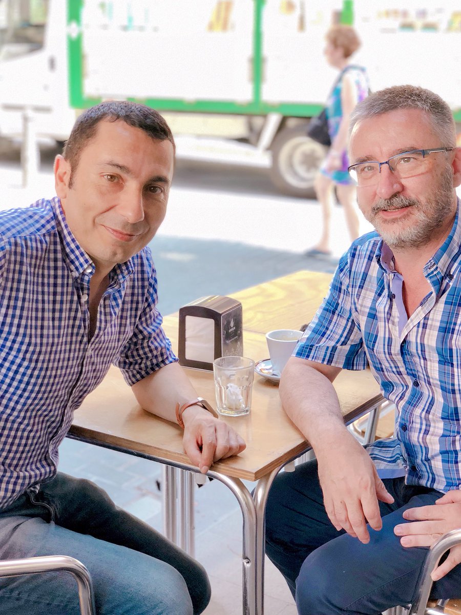 CValcrcel's tweet photo. Vir a #València também é sinônimo de combinar com o amigo e companheiro de #MultiGenera e #Portlex @JoseACalanasC Actantes, poesia, música, projetos... a #vida ! #Leben #aelex #aelex8 https://t.co/y6iI9r5cI6