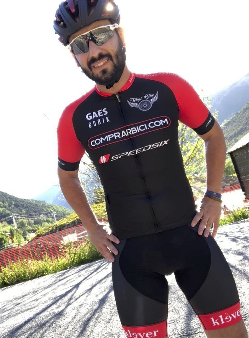 comprarbici's tweet photo. 🚴‍ ¿Buscas una equipación de manga corta? Por sólo 140 euros puedes conseguirla nuestra en nuestra tienda en Tarragona o en nuestra página web.

👀 Mira como le queda a nuestro amigo @Javi_Sancho

Mujer 🛒https://t.co/5hLLf5eRgd
Hombre 🛒 https://t.co/fsc7Ig6h05 https://t.co/xkfMURogHB