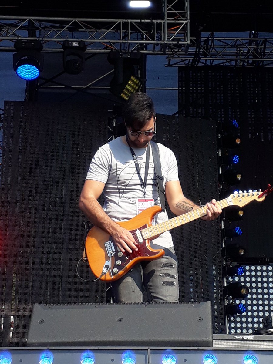 Pas by <a href="/Innibosfees/">Innibos Kunstefees</a> aangekom! <a href="/TussenSterre/">TussenSterre</a> besig om te klanktoets vir hulle hoofverhoog optrede vanaand by #HuisgenootAfskopKonsert! Sien jou om 18:00