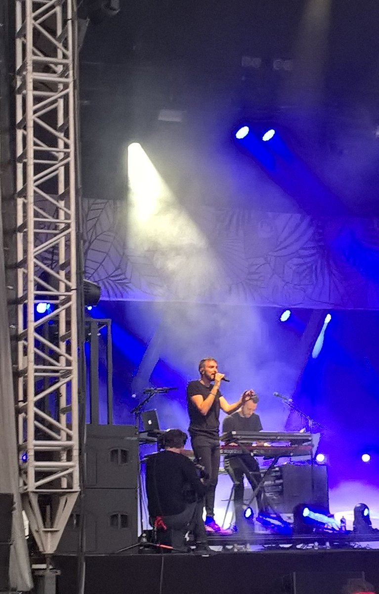 veronik_gbi's tweet photo. Bravo @cwillem pour ce concert fantastique au #festivalestival Merci pour ta générosité,ton énergie de dingue et ta voix que j'adore ❤ ...et ce p'tit tour dans la foule juste wahou 😲 ! #RioTour #1erConcert #heureuse https://t.co/TmZzTmbJuw