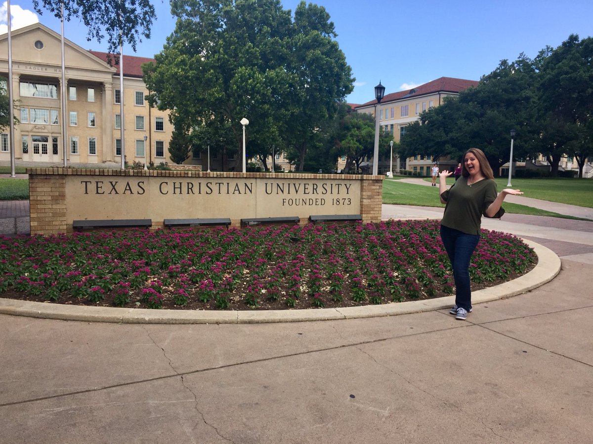 madameplantenga's tweet photo. Day 2 of #APtraining: I know how to help students navigate test sections, I know which specific words to model throughout the year, I have a ton of new resources, & I know how to search specific colleges to calculate amount of tuition 💵💰💳families save doing AP in high school. https://t.co/dVtNrQsGkG