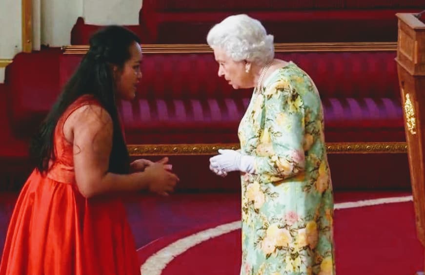 SUGA_Magazine's tweet photo. SUGA Petronilla Molio’o Mataeliga, 25, a mother of three is the Samoa recipient of the Queen's Young Leaders award for her efforts in tackling the issue of female unemployment in Samoa #SUGAMagazine #Queen
https://t.co/f7b6wJaq0A https://t.co/qbECxwMwdz