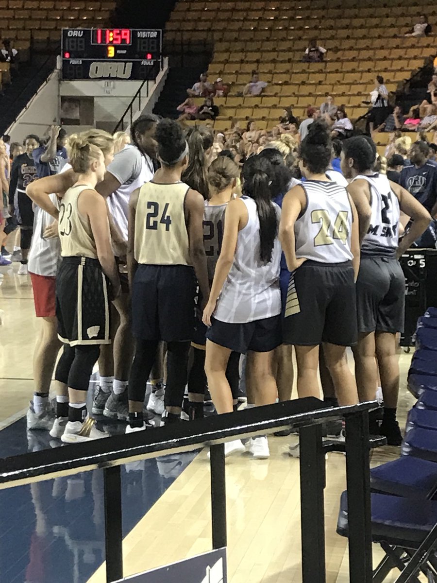 ERLadyIndians's tweet photo. Day 2 Highlights: @saydimacias getting to play in the All-Star game, team dinner at #zios, and golf at #flyingtee!! ... we had a malfunctioning bay while attempting to play golf! But it was still fun to laugh with these girlies! #blessedcoach #elreno #girlsbasketball #oru #team https://t.co/2e0gWytMpa