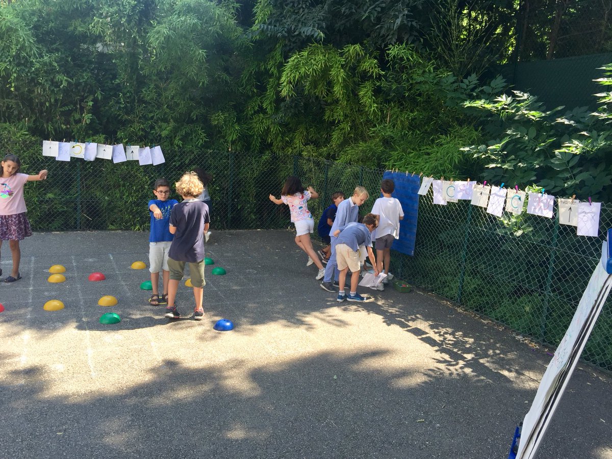 dbelhassein's tweet image. Atelier 1 quadrillage : #programmationdebranchée @ecolehyvert l’algorithme le plus efficace pour atteindre l’objectif !