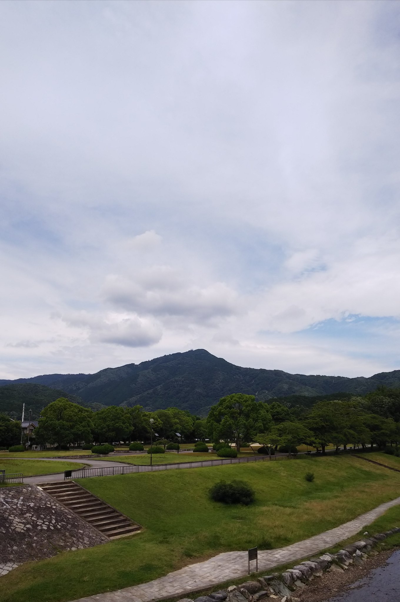 とりあん ツイ時々不具合 フォロー制限中 お返事忘れますのでご寛恕のほど On Twitter 2018 06 27 定点 比叡山 愕然として昼寝覚めたる一人かな 河東碧梧桐 暖かい湿気含んだ強い風 今日も公園は無人ニャー 配達員のピンポンでびっくりして起こされる