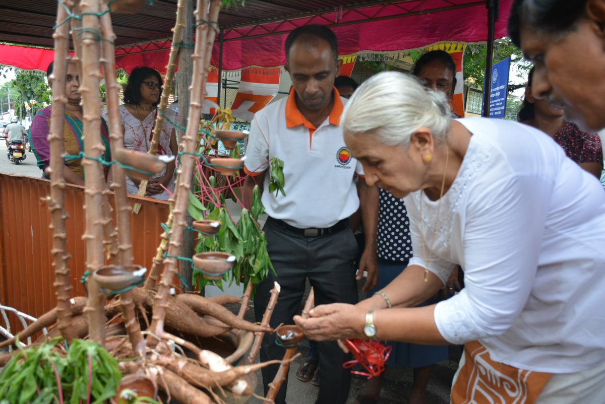 SarvodayaFusion's tweet photo. It is #Poson Full Moon #Poyaday!
The Annual Manioc Dansela in lieu of Poson Full Moon Poya Day held at @sarvodayalanka Headquarters, @SarvodayaFusion team was engaging with Sarvodaya colleagues to make this a success. We all enjoyed while contributing to a great cause. https://t.co/V4ViMV5wGK