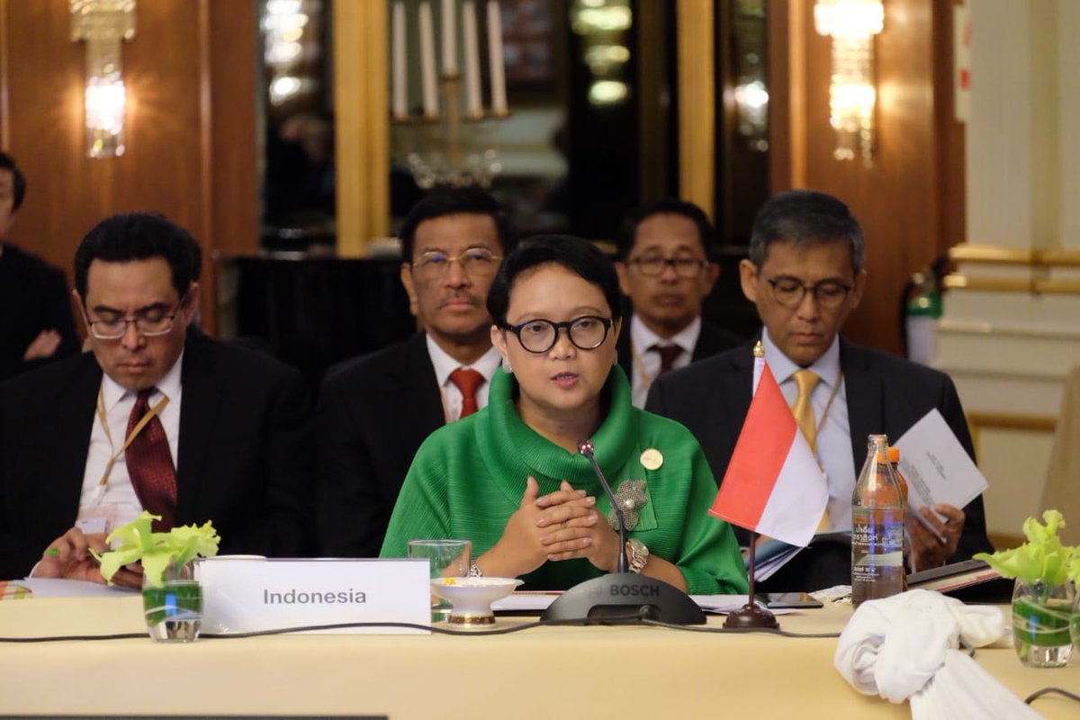 Menlu_RI's tweet photo. Indonesia senantiasa berada di garda terdepan dan siap berkontribusi bagi kerja sama yang bertujuan untuk membantu Palestina, termasuk CEAPAD. -Ret https://t.co/R3yAXPfm38