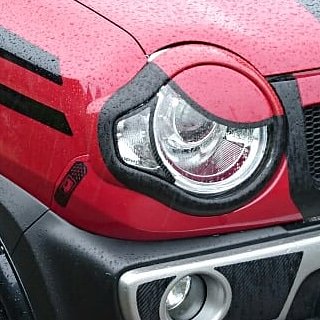 こういち アイラインやり直ししよー 直接ヘッドライトにカッティングシート貼ってるので ライト点灯すると透けるし 大きくしすぎたので少し暗くなったし やっぱり発泡塩ビ板かpp板でつくろ ハスラー フレアクロスオーバー アイライン 発泡塩ビ板 Pp