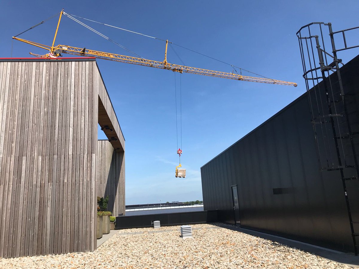 mebatherm's tweet photo. Bij @brinkclimatesystems gestart met het plaatsen van 1458 zonnepanelen. De duurzame producten van Brink worden straks nog duurzamer geproduceerd. https://t.co/mxry9hdC5P