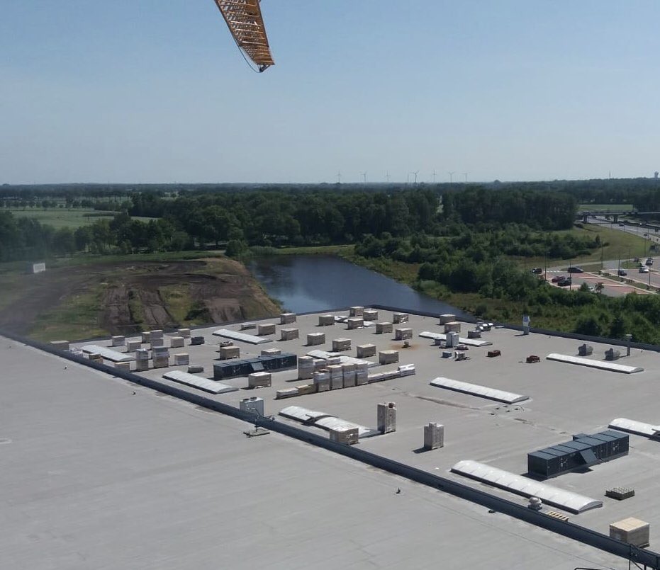 mebatherm's tweet photo. Bij @brinkclimatesystems gestart met het plaatsen van 1458 zonnepanelen. De duurzame producten van Brink worden straks nog duurzamer geproduceerd. https://t.co/mxry9hdC5P