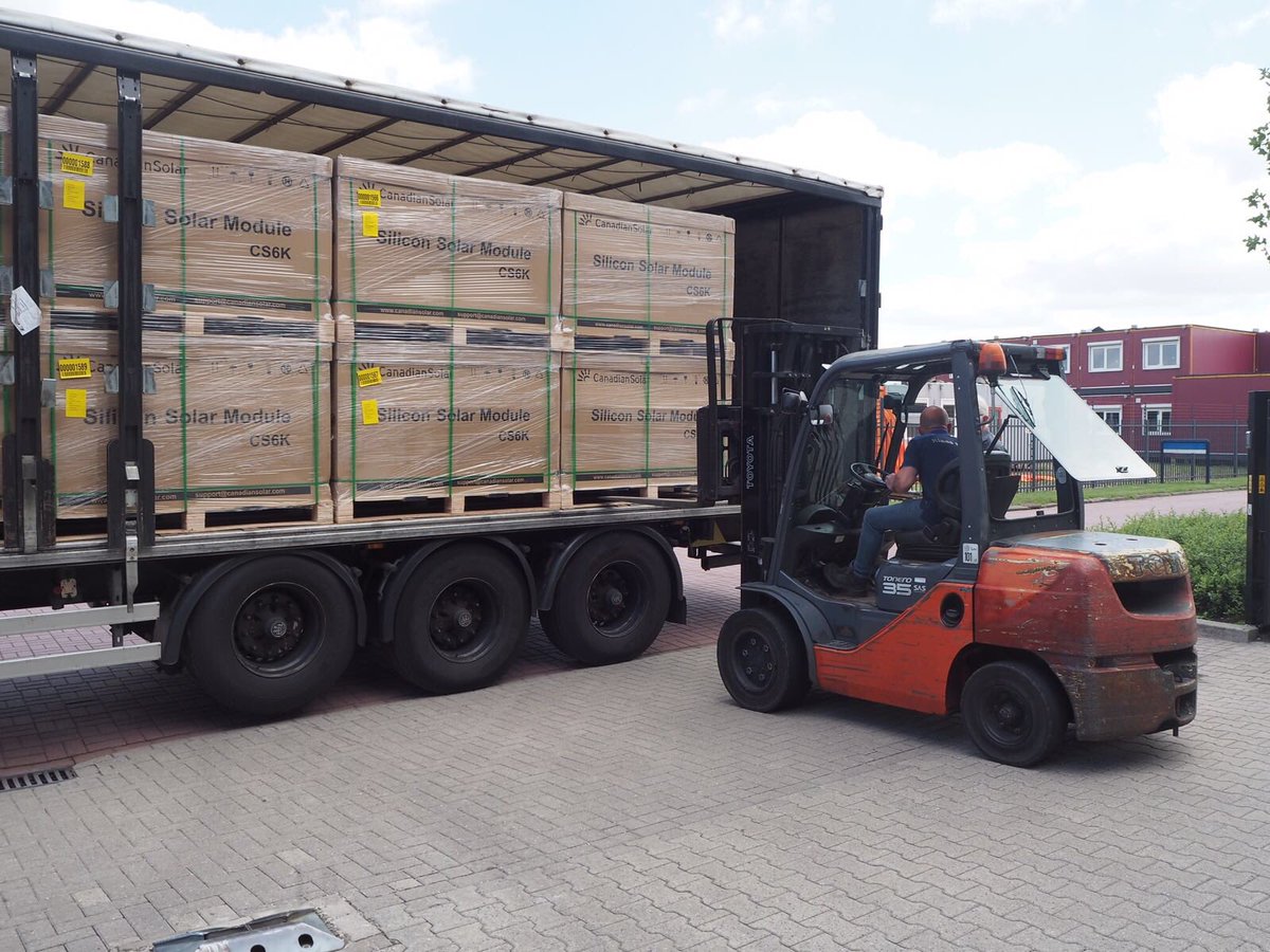mebatherm's tweet photo. Bij @brinkclimatesystems gestart met het plaatsen van 1458 zonnepanelen. De duurzame producten van Brink worden straks nog duurzamer geproduceerd. https://t.co/mxry9hdC5P