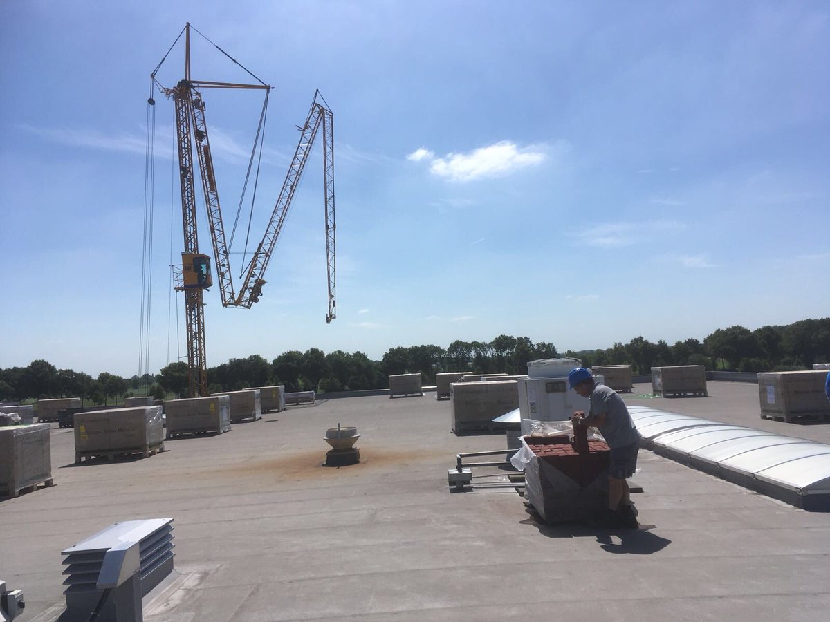 mebatherm's tweet photo. Bij @brinkclimatesystems gestart met het plaatsen van 1458 zonnepanelen. De duurzame producten van Brink worden straks nog duurzamer geproduceerd. https://t.co/mxry9hdC5P