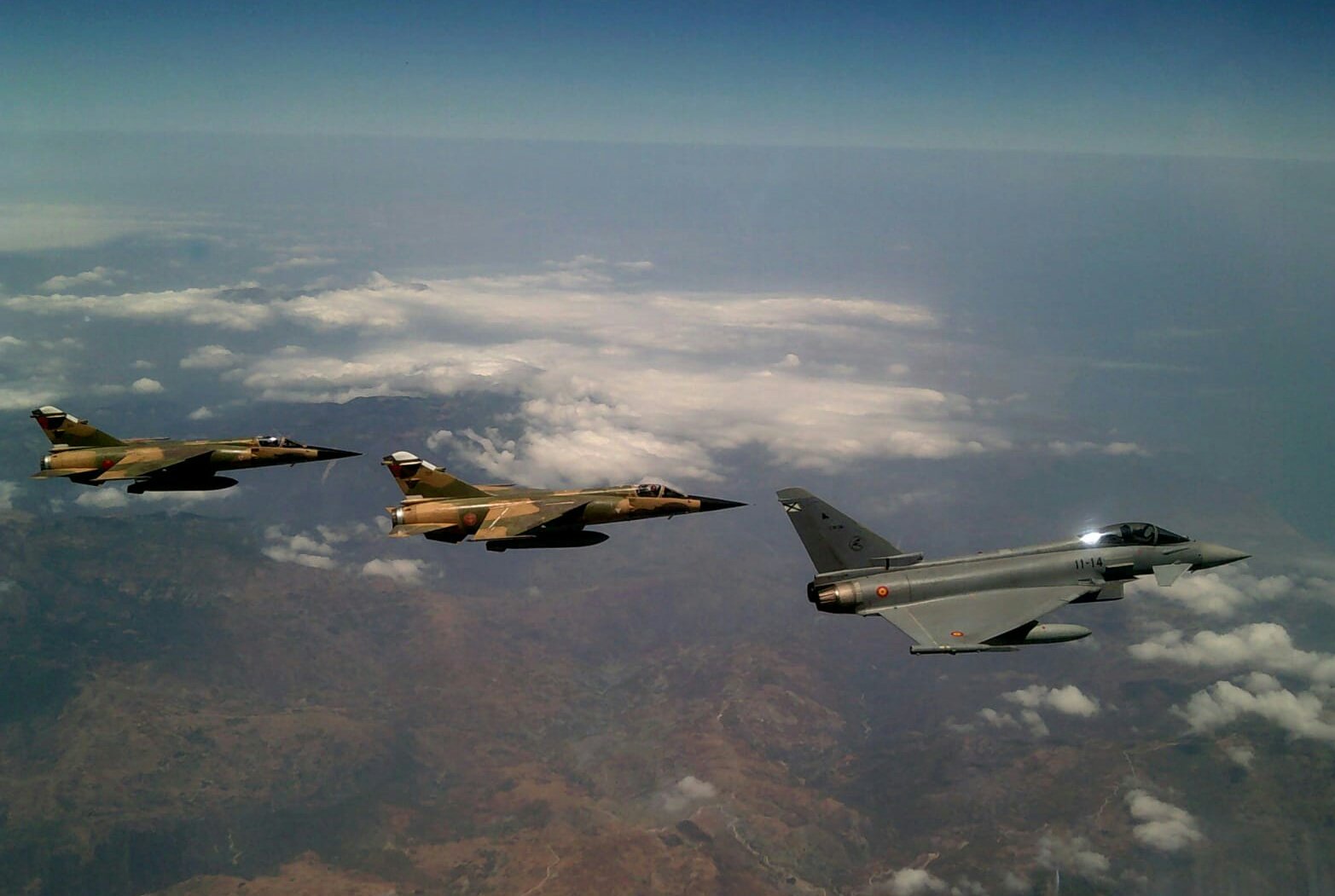 DgrNus_XcAABFC1.jpg:large