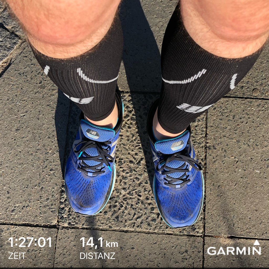 Wenn am Abend die Laufschuhe nach Intervallen rufen. #beatyesterday #garmin
