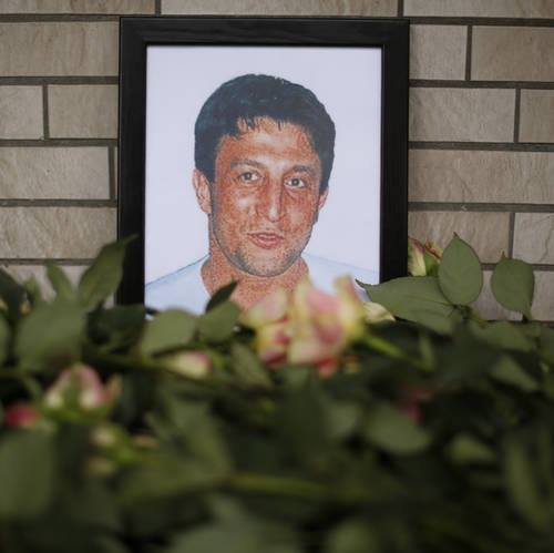 nsuwatch's tweet photo. Wir gedenken: Heute vor 17 Jahren, am 27. Juni 2001, wurde Süleyman Taşköprü in seinem Lebensmittelgeschäft in Hamburg vom #NSU ermordet. #KeinVergessen https://t.co/0xvX7FxDhV