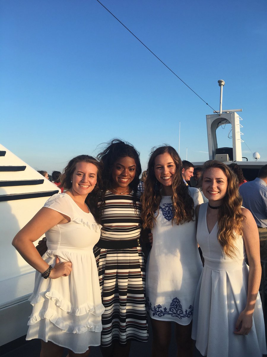 callmecattttt's tweet photo. dinner cruise on the Potomac River 💙 https://t.co/uDaV8F0P8B