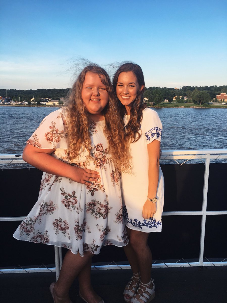 callmecattttt's tweet photo. dinner cruise on the Potomac River 💙 https://t.co/uDaV8F0P8B