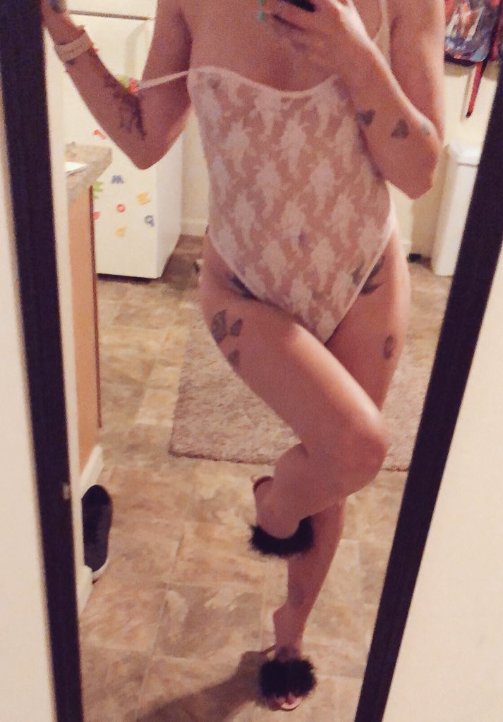 DiamndMstrss's tweet photo. Let me inflict pain and poison you with the flow of my words, they drip off my mouth and into your mind like a parasite, kiss my feet feet, worship my being. Please me with your service 💦💋 @RTcuntt @RTP1G @loneleyguy69xxx @RTfaggot #findom #feetfetish #footworship https://t.co/6xWCtNvy3f