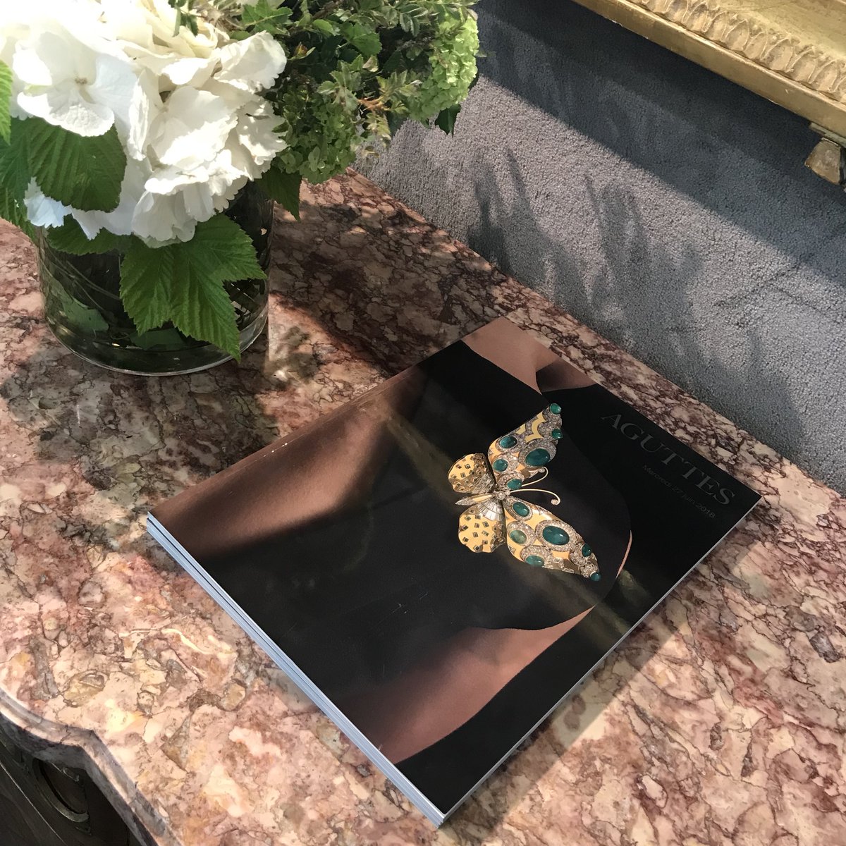 PhilippeLouisLR's tweet photo. Bijoux &amp; Perles fines : L’exposition continue ce matin ! Vente à 14h par @CAguttes 
Catalogue >> https://t.co/Ac71M0yfpU 
#jewelry #auction https://t.co/J5F2lLdEbV