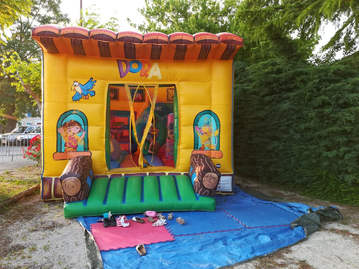 EricRollandin's tweet photo. La #fêtedelamusique2018 à #Noilhan organisée par l'association Festi Savès permet aux habitants de se rencontrer et de partager avec les nouveaux arrivant. Nos #villages ont besoin de ces manifestations génératrices de liens #sociaux. #Gers #ValdeSave #solidarité https://t.co/PHCrHkkqho
