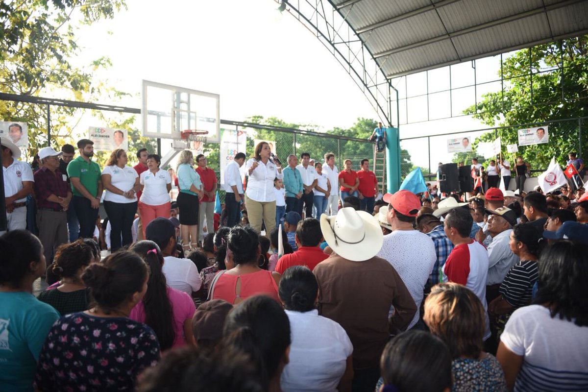 coraamaliacm's tweet photo. #CierreDeCampaña en #Bacalar ¡Gracias distrito 02 por su apoyo! El 1 de julio #VotaPorCoraAmalia #VamosAGanar #HechosYResultados https://t.co/XbzInCSRq6