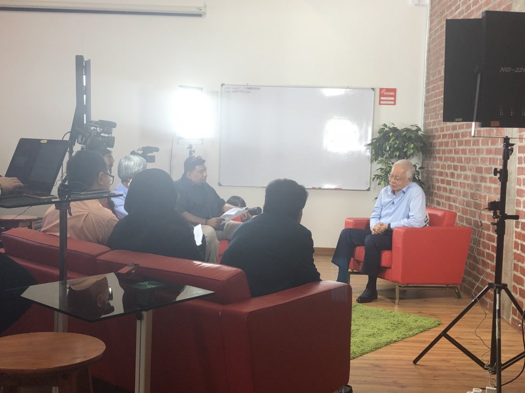 AshmanNajib's tweet photo. Temubual dengan Malaysiakini ☺️ https://t.co/Bx7uAUogDU
