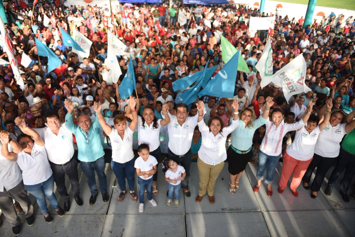 coraamaliacm's tweet photo. Un entusiasta #CierreDeCampaña en la fuente del pescador, en #Chetumal ¡Muy agradecida con todos por su apoyo! Estoy segura de qué este 1 de julio  #VamosAGanar #VotaPorCoraAmalia por #HechosYResultados https://t.co/5ZMgdnZ6iU