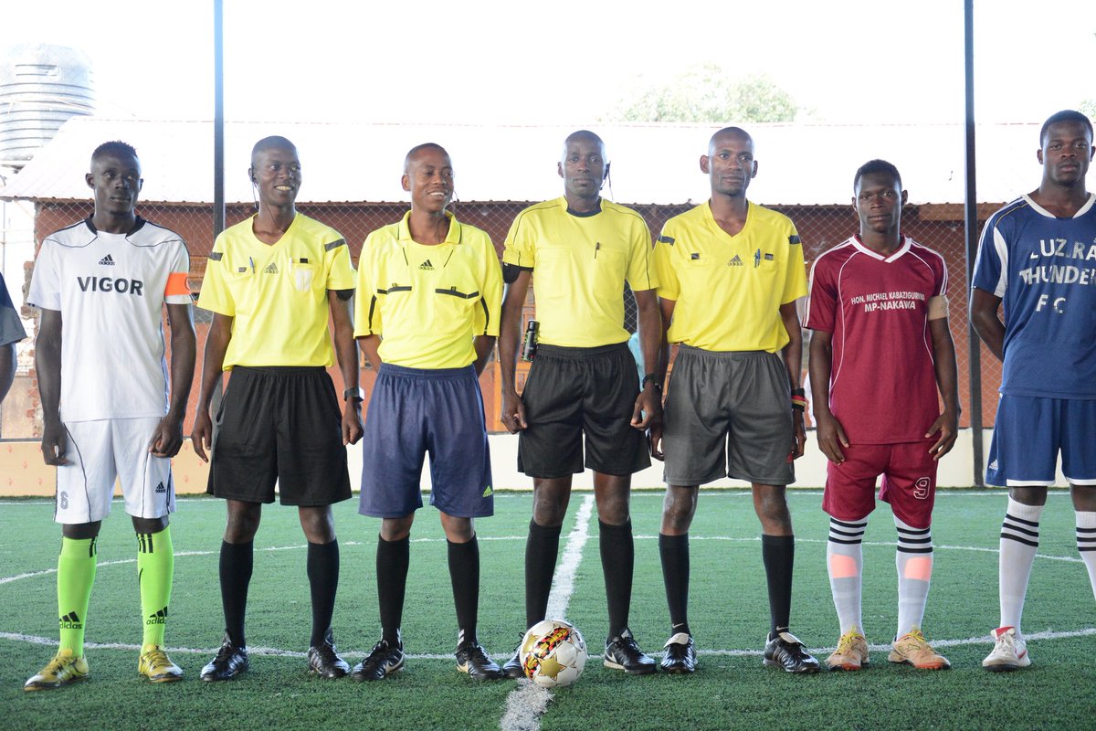 Futsal_Uganda_'s tweet photo. @FufaAn opportunity for you to become a Futsal referee is here.
Call FAU for more information about the course 
Slated on July 23rd 2018 upto 28 July 2018 -  8am to 5pm @IFCourtsU
@OfficialFUFA @rogersbyamukama @MosesMagogo @JjunjuHamzah @AhmedMarsha @Ramhadji @rnandigobe80 https://t.co/ReI8wNuMfC