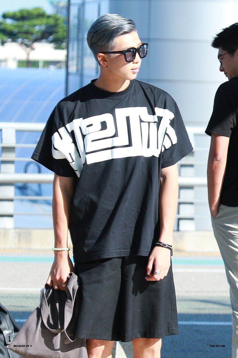 becauseofBTS13's tweet photo. [150910] .. can I bring back this iconic look... like thIs iS a lOoK! 😭

#RM #알엠 #BTS #방탄소년단 @BTS_twt https://t.co/RrGqvdcM2O