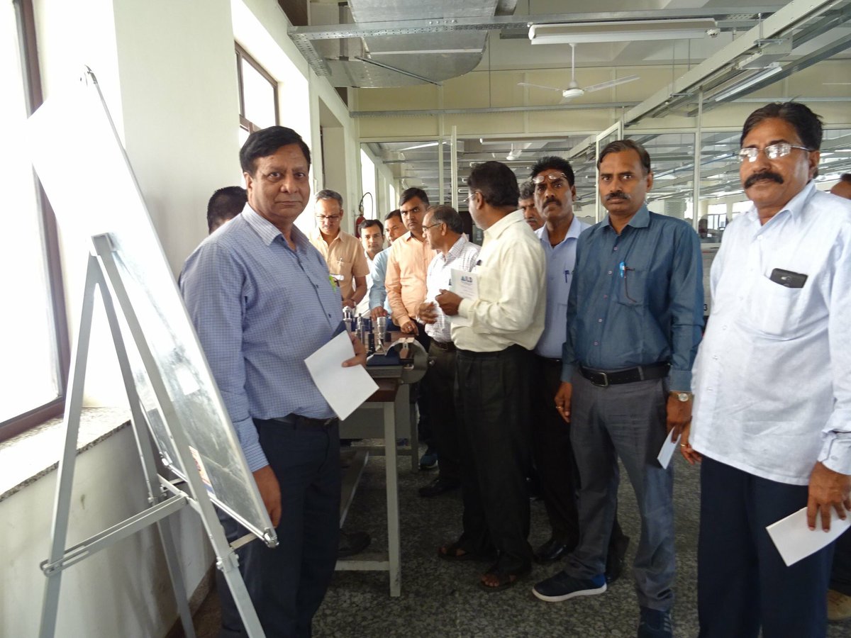 BsduOfficial's tweet photo. Students are visiting BSDU to know about the skill education for their Career.
Know More About BSDU:
https://t.co/VHublFFqhs
#CncMilling #CncTuring #Handskill #Skill #SkillIndia #SkillRajasthan #BSDU #RujGroup #Career https://t.co/3tb8DJXdor
