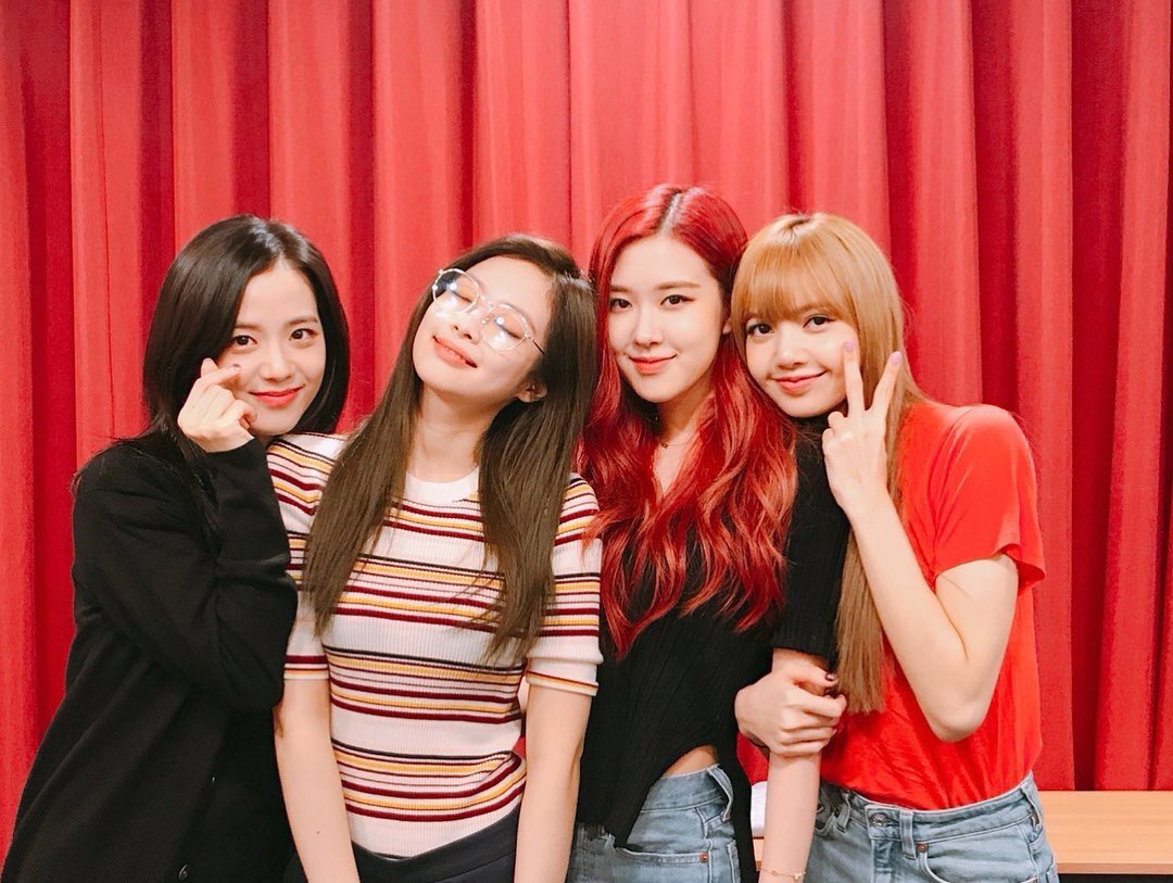 Группа BLACKPINK